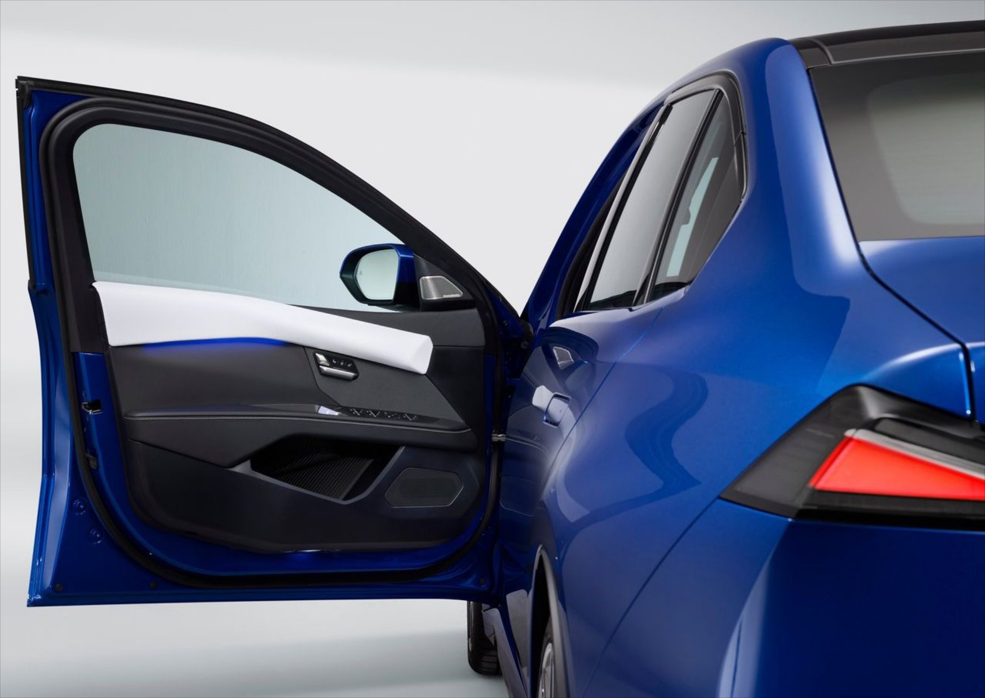 Η BMW θα γνωρίζει ανά πάσα στιγμή πως οδηγείτε στον δρόμο – Γιατί θα σας παρακολουθεί 