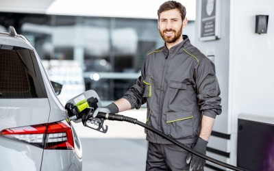 H εταιρεία με τα 810 πρατήρια στην Ελλάδα- Δίνει δώρο 10 ευρώ σε καύσιμα για όλο το Πάσχα