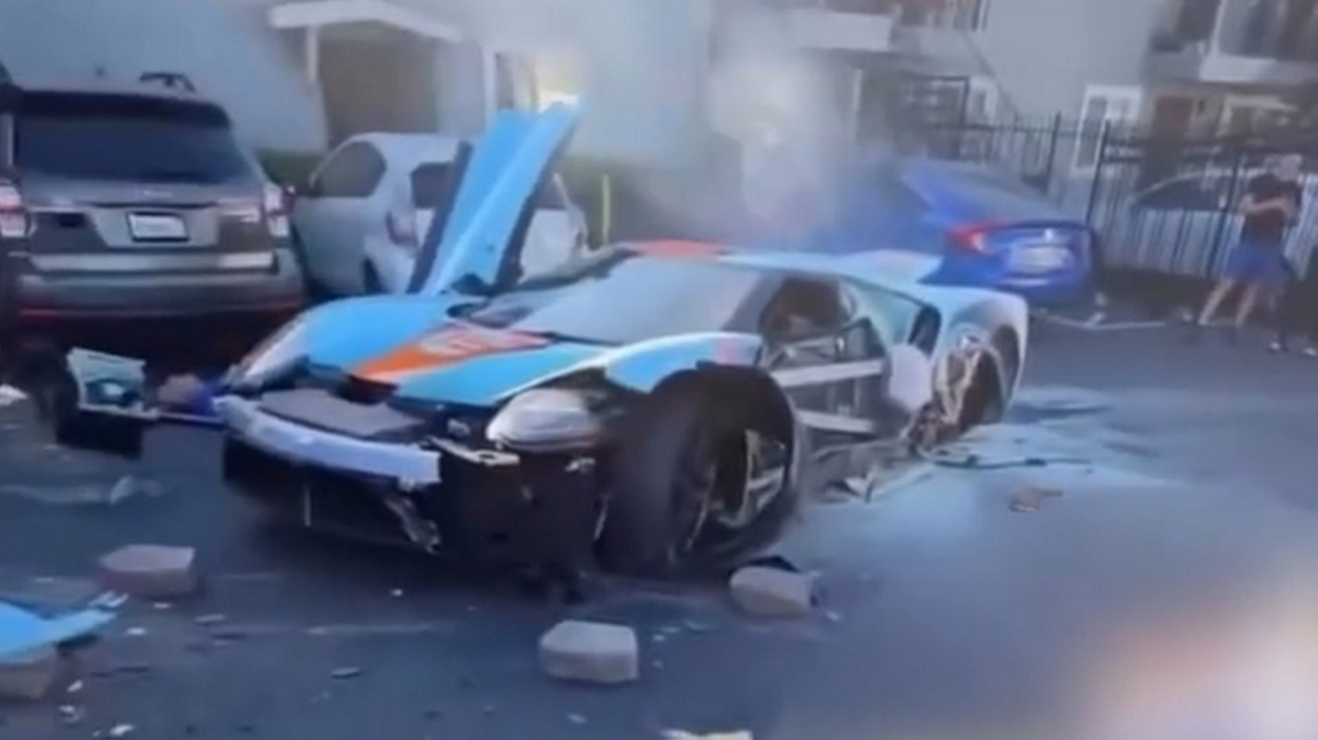 Video: Διέλυσε το Ford των 2,5 εκατομμυρίων - Το είχε μόνο λίγες εβδομάδες