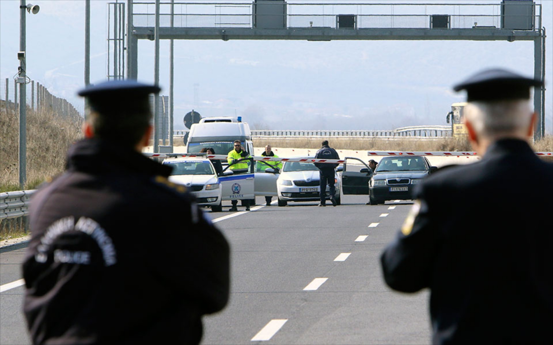 Εθνική Οδός: Το παράνομο φορτίο που είχαν οι δύο Έλληνες - Τους τσάκωσαν στα διόδια 