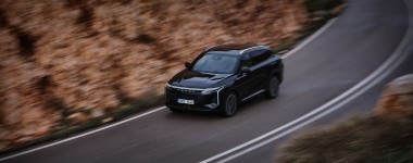 Δοκιμή Omoda 9 SHS: Special one! 