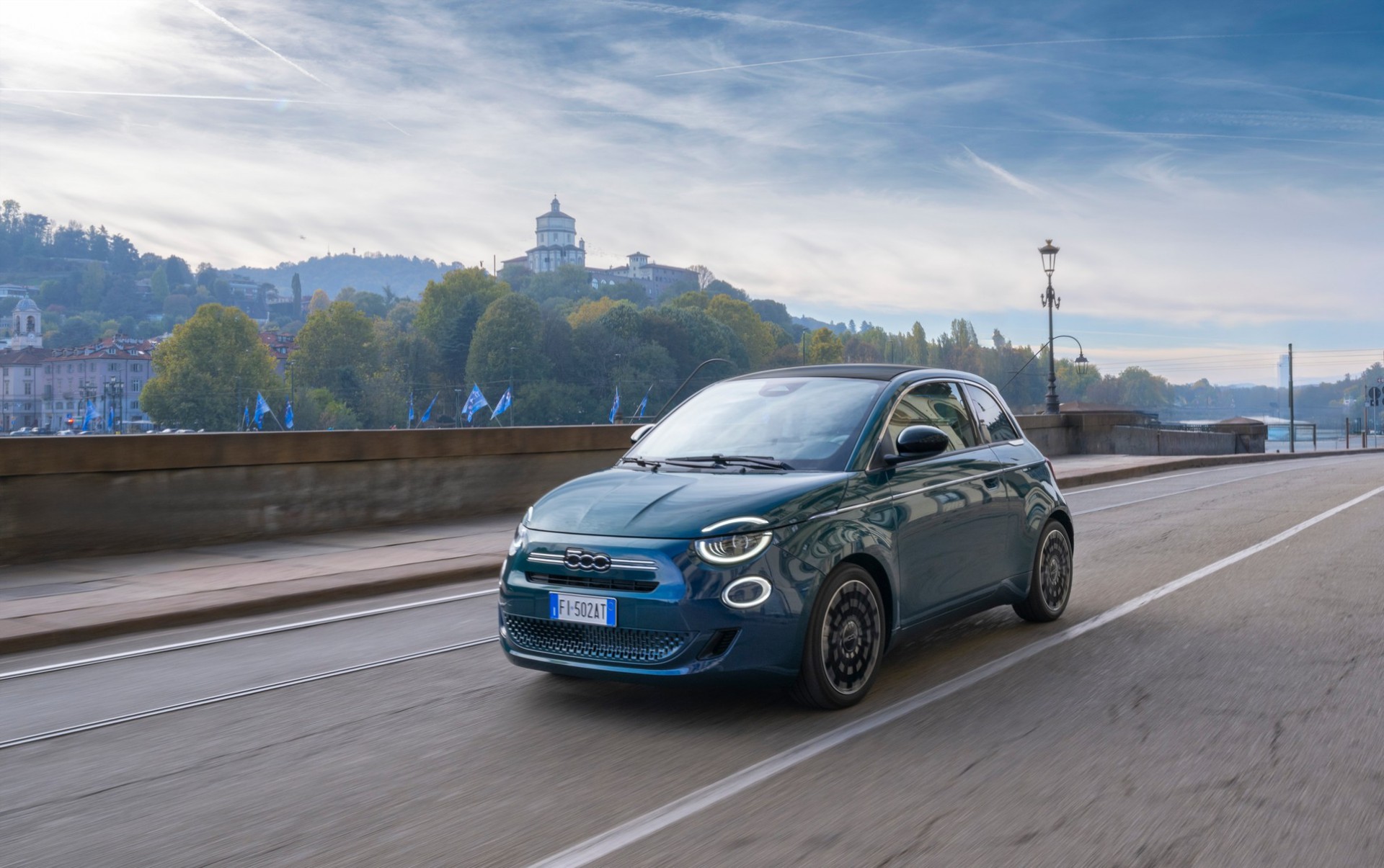 Έφτασε Ελλάδα το νέο FIAT 500 Hybrid – Δείτε τι προσφέρει στα 19.213 ευρώ
