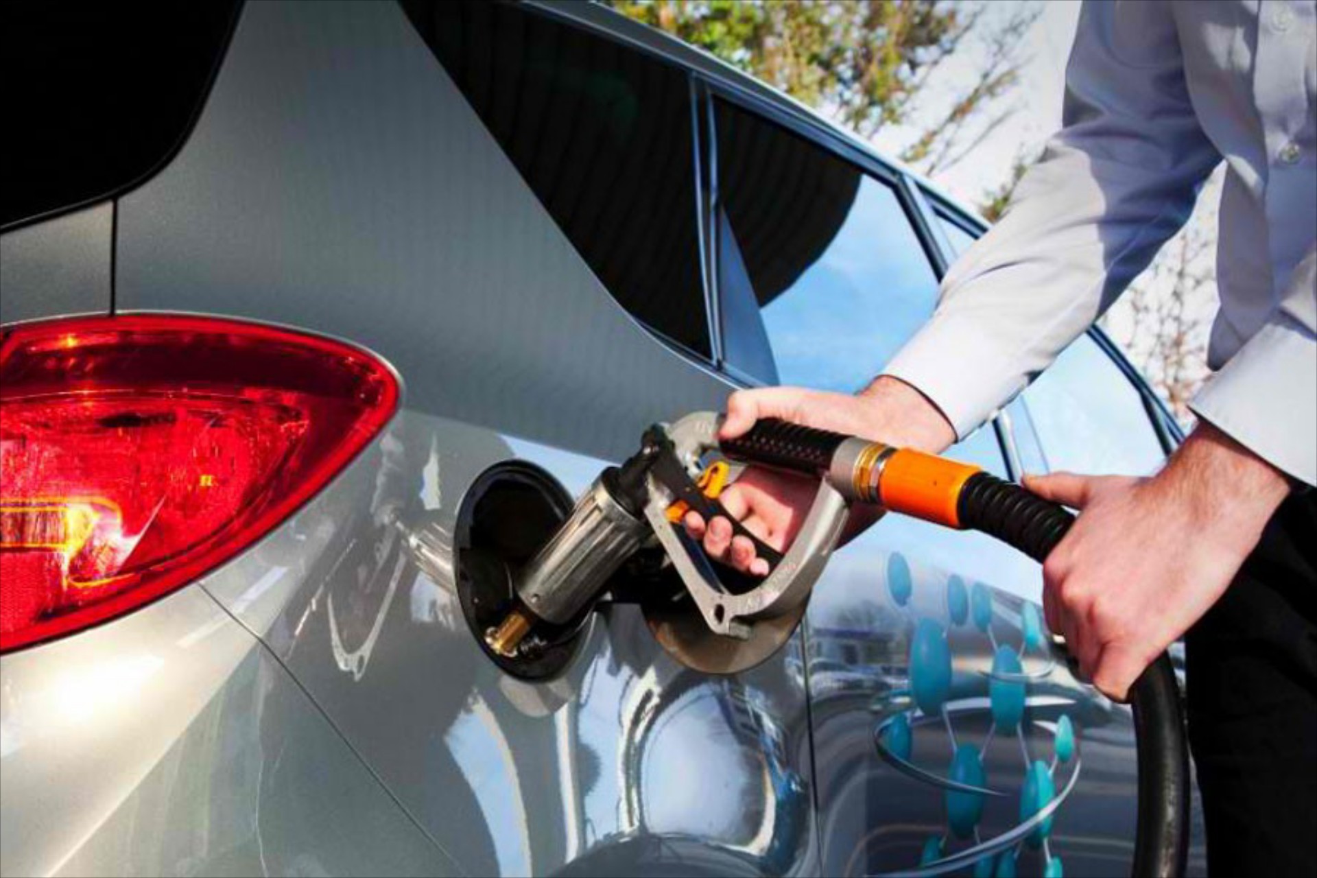 Δωρεάν καύσιμα για έναν χρόνο αν αγοράσεις αυτά τα δύο αυτοκίνητα! Τεράστια προσφορά στην Ελλάδα