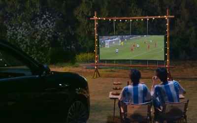 Το έκαναν και αυτό οι Κινέζοι - Προβολή ταινίας από τα φώτα του αυτοκινήτου! 