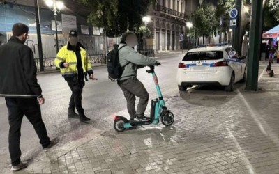 Ηλεκτρικό πατίνι: Τι λέει ο νέος ΚΟΚ για το αλκοόλ – Ποια είναι τα πρόστιμα 
