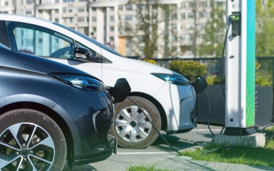 Είναι 30% πιο φτωχοί από εμάς, όμως αγοράζουν τριπλάσια ηλεκτρικά - Πώς γίνεται;