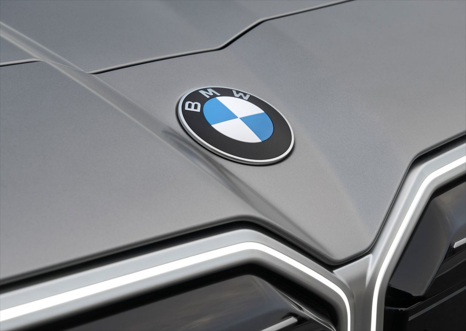 H BMW που απαγορεύεται να πλυθεί σε πλυντήριο αυτοκινήτων – Χαλάει το χρώμα 