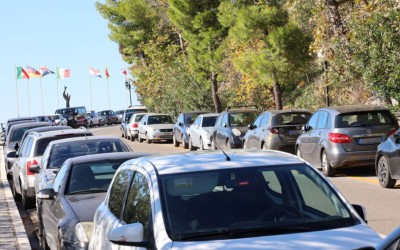 Η ζημιά που έκαναν σε 12 αυτοκίνητα στους Δελφούς – Πάνω από 20.000 ευρώ η λεία 