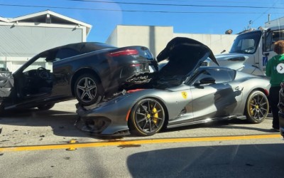 Οδηγός Ferrari βγήκε για προσπέραση και καρφώθηκε σε Mercedes