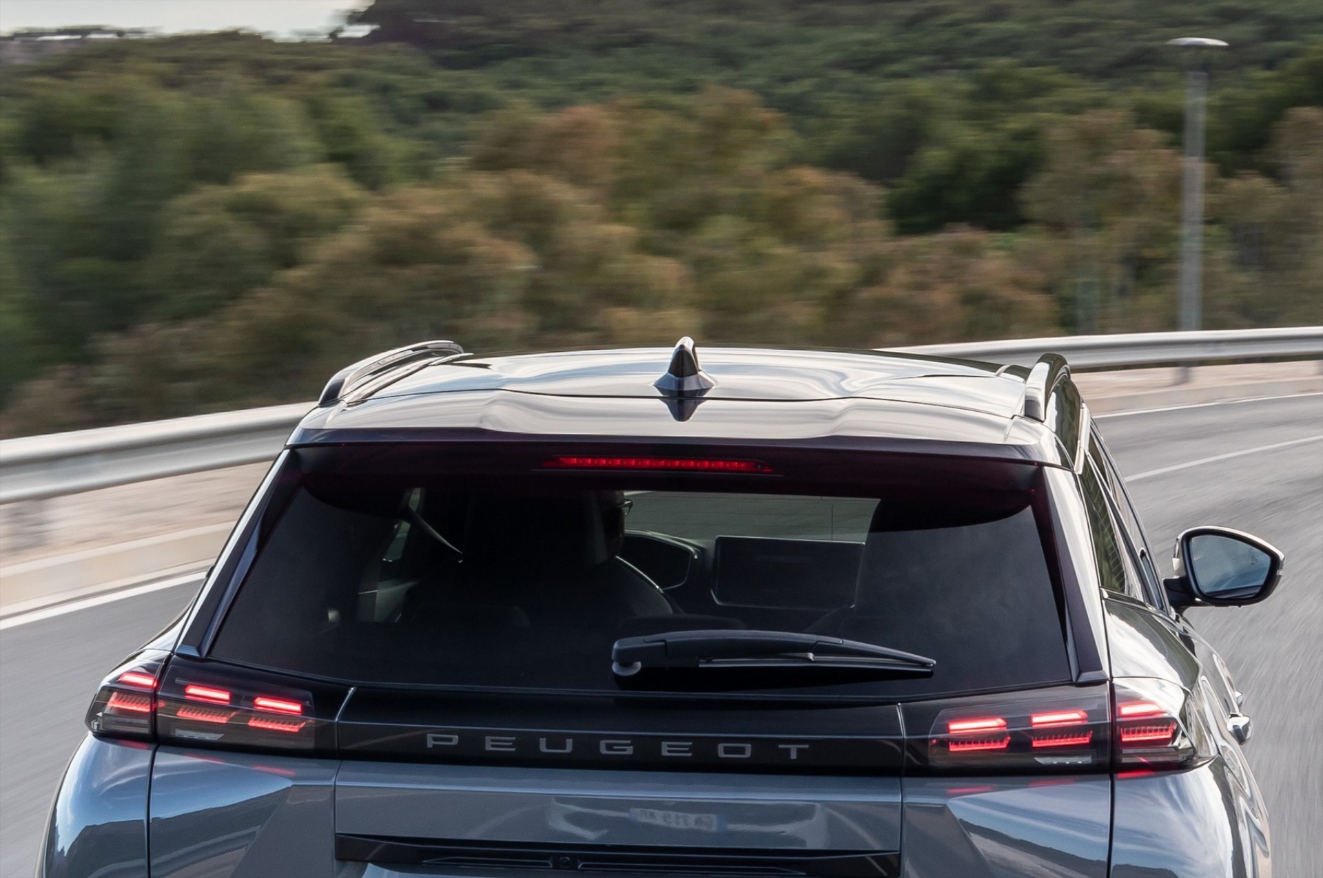 Πάνω από 1.000 Έλληνες αγόρασαν αυτό το Peugeot τον Απρίλιο– Και έχει τιμή 22.900 ευρώ 