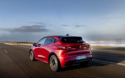 Το νέο Renault Clio που καίει 40% λιγότερο έφτασε Ελλάδα – Και έχει τιμή 22.900 ευρώ 