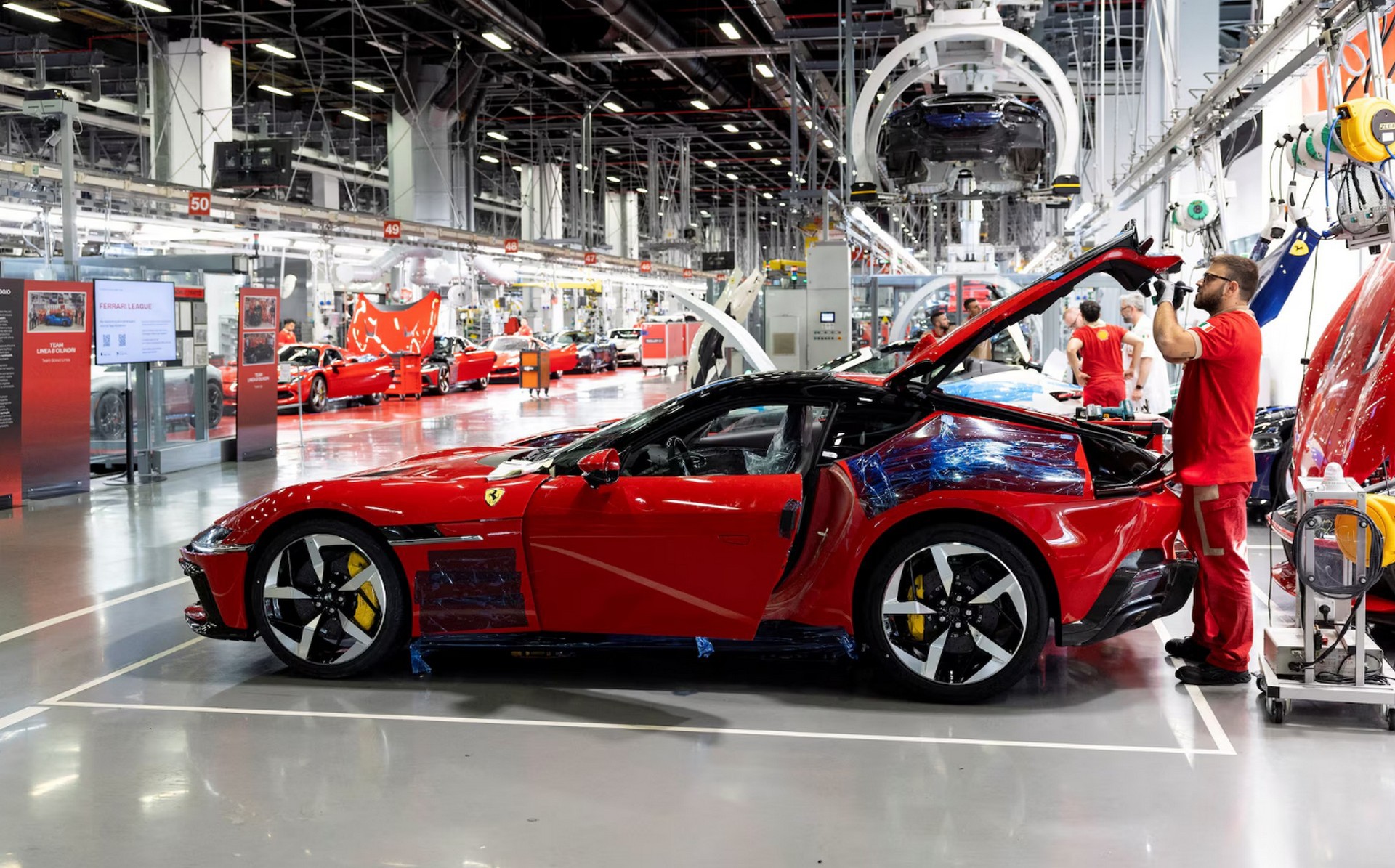 Η Ferrari αρνείται να δώσει αυτοκίνητο σε 7 διάσημους σταρ - Τους έχει στη black list