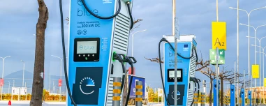 ΔΕΗ blue – Τι σημαίνουν στην πράξη τα 3.200 σημεία φόρτισης για τον Έλληνα οδηγό;