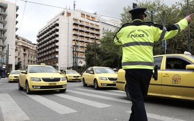 Οδηγός Ταξί πιάστηκε στα «πράσα» να παίρνει 45 ευρώ χωρίς ταξίμετρο – Για μια διαδρομή 9,5 km