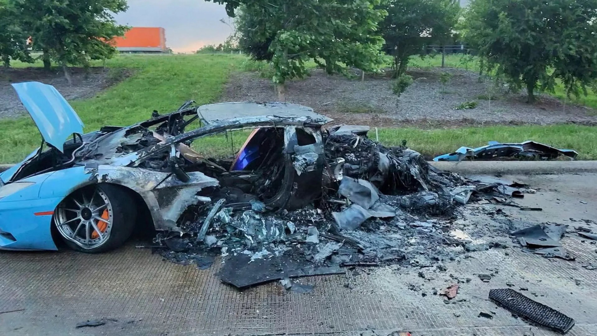Η ζημιά του 1 εκατομμυρίου ευρώ - Διέλυσαν τις Lamborghini στην ίδια διασταύρωση