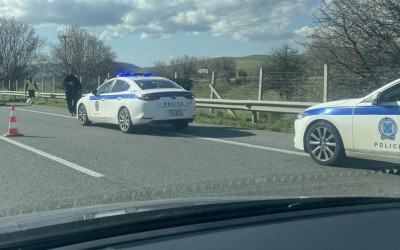 Ελλάδα: Έπιασαν στην εθνική οδό «μαϊμού» εφοριακό – Είχε 37.000 ευρώ σε μετρητά στο αυτοκίνητο