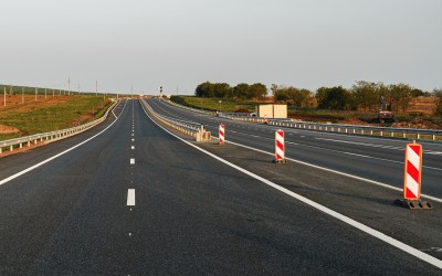 Πέφτει άσφαλτος στον καλύτερο αυτοκινητόδρομο της Ελλάδας - Ανοίγουν τα πρώτα χιλιόμετρα 31 Ιουνίου [video]
