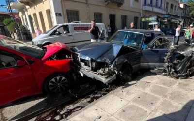 Ναύπακτος: Πόσο χρονών ήταν ο οδηγός που προκάλεσε το τρομερό τροχαίο – Τι έκανε η Αστυνομία (δύο βίντεο)