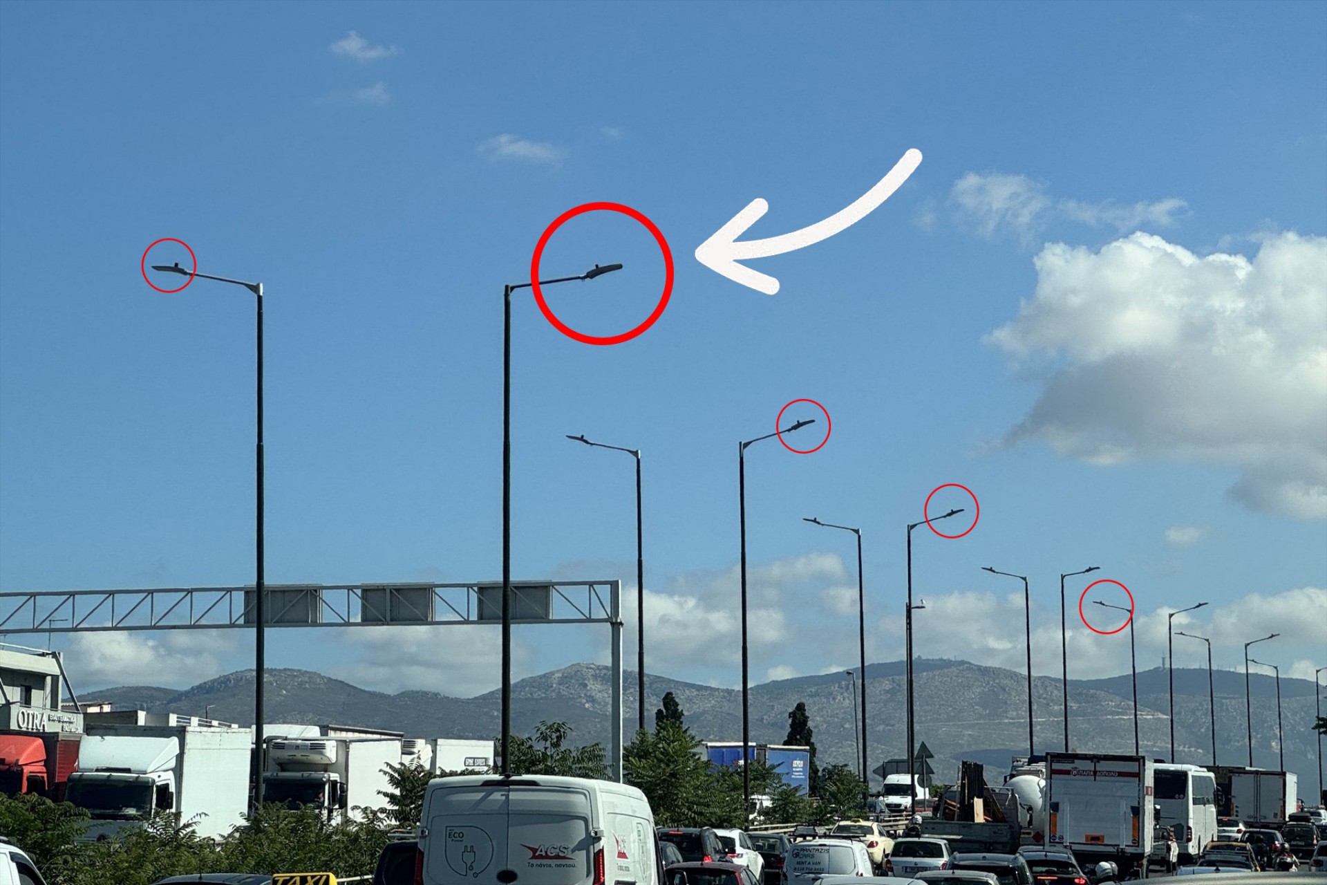 Τι είναι αυτή η κεραία πάνω στις κολώνες στον Κηφισό;