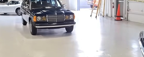 Η κυρία οδηγούσε για 44 χρόνια μία από τις πιο σπάνιες Mercedes – Και δεν το γνώριζε
