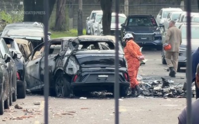 Ελικόπτερο έπεσε σε πάρκινγκ αυτοκινήτων – Σκοτώθηκαν έξι άνθρωποι και κάηκαν 20 οχήματα (video)