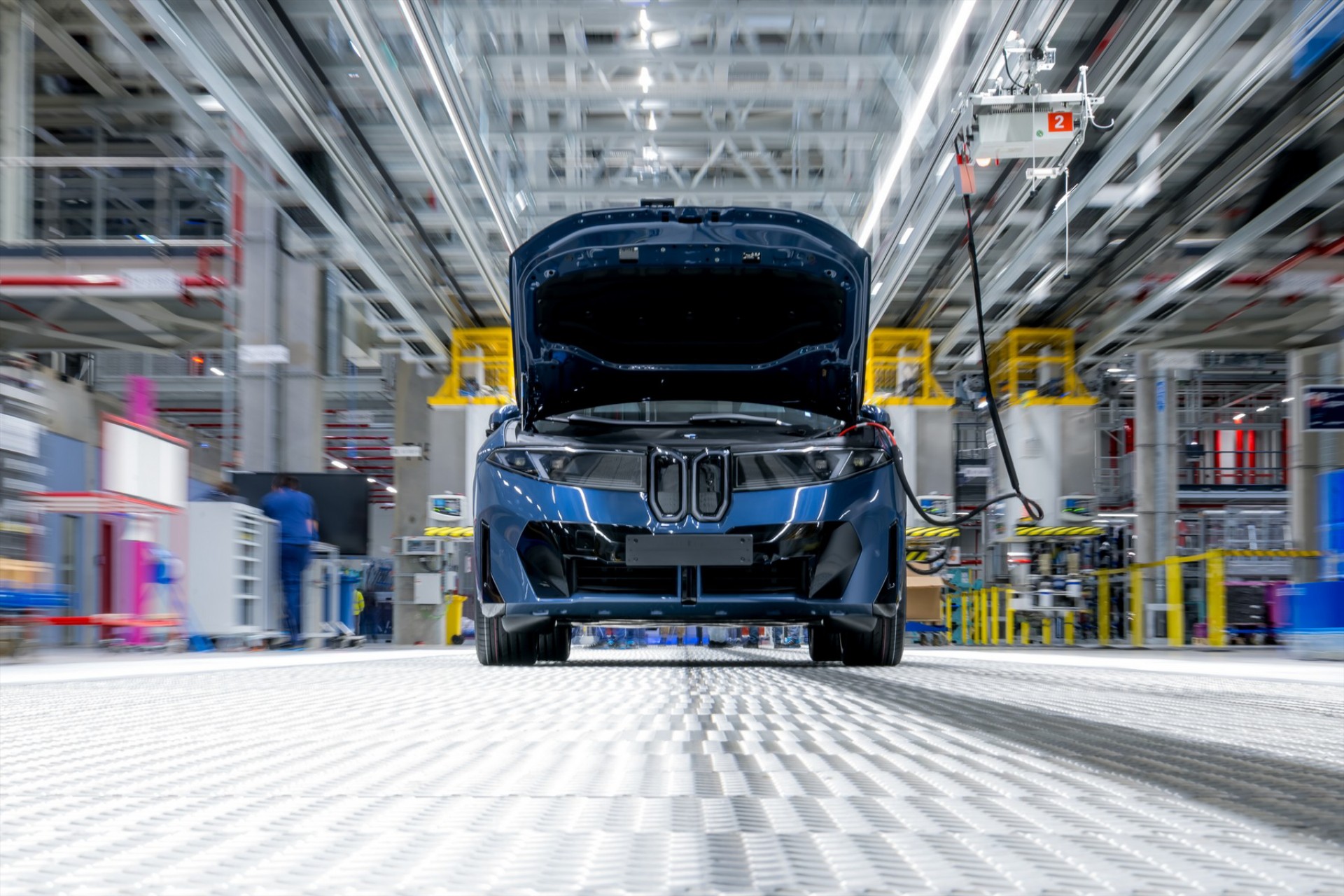 Μπήκαμε στο καλύτερο εργοστάσιο της BMW – Είναι αριστούργημα