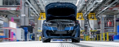 Μπήκαμε στο καλύτερο εργοστάσιο της BMW – Είναι αριστούργημα