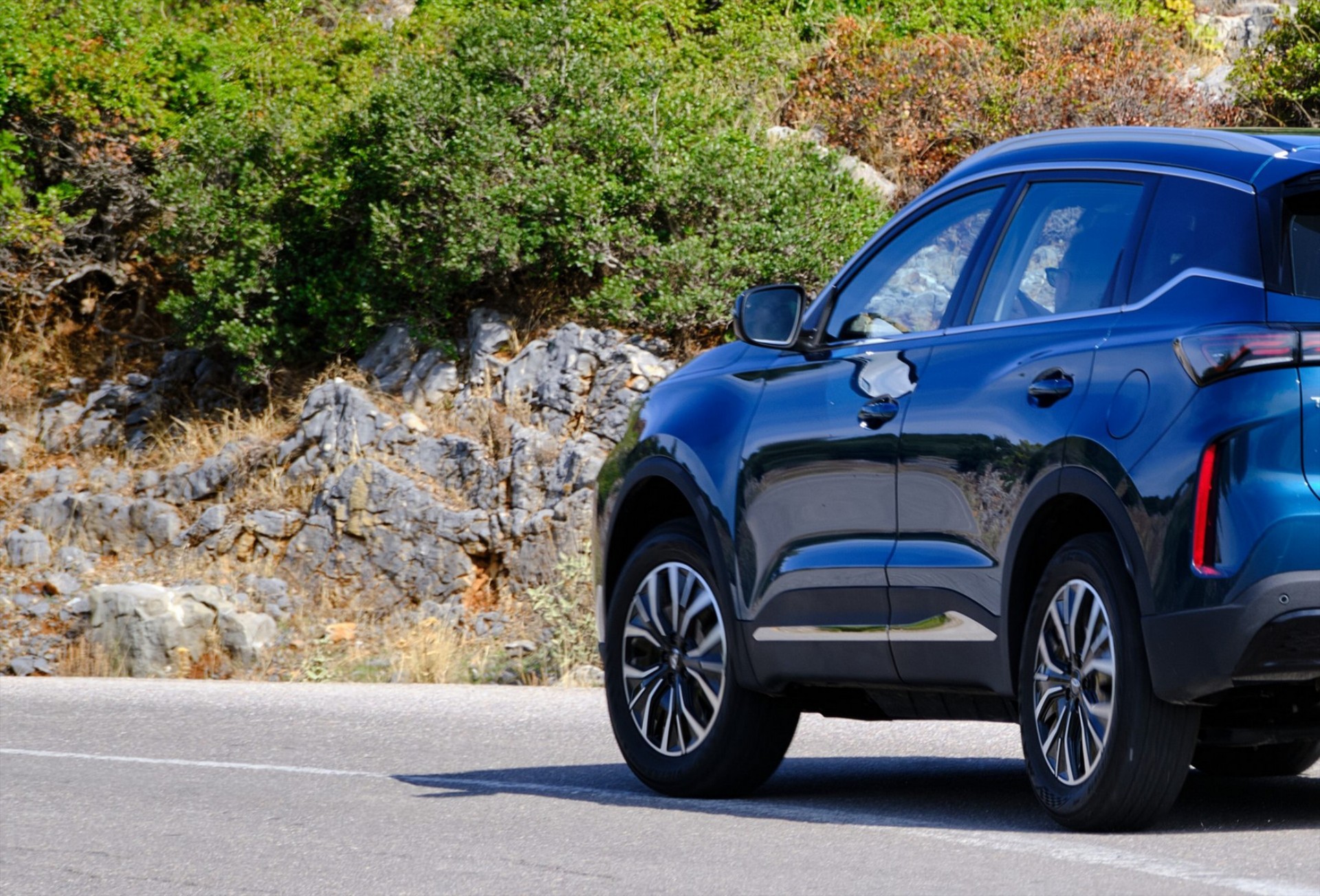 Το νέο υβριδικό C-SUV με τους 224 ίππους – Καίει 5,7 lt και έχει τιμή 25.990 ευρώ 