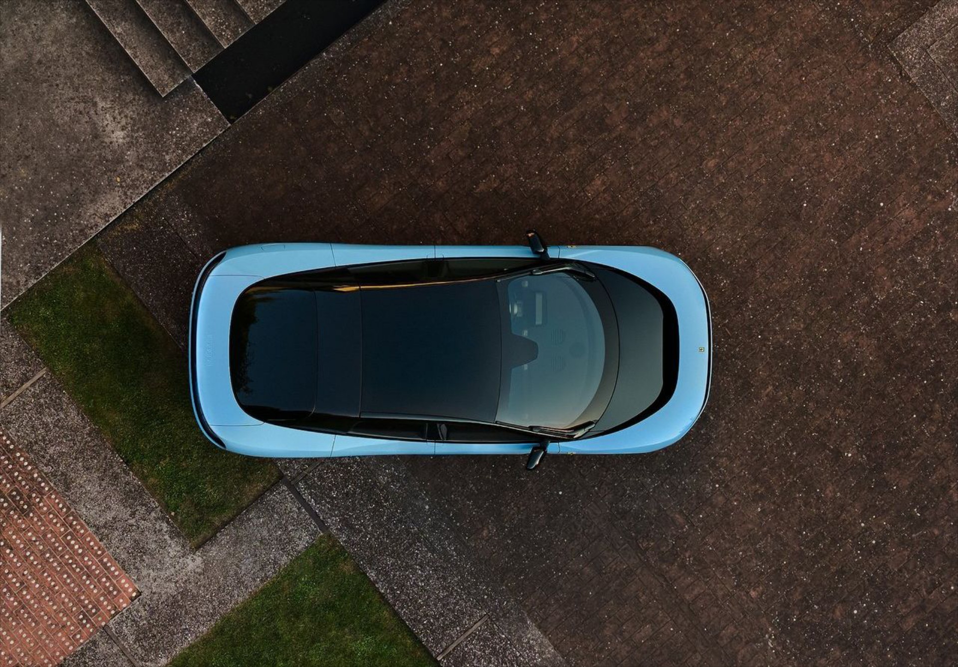 H Ferrari Luce ξεπούλησε – Η αγορά που έγινε sold out 