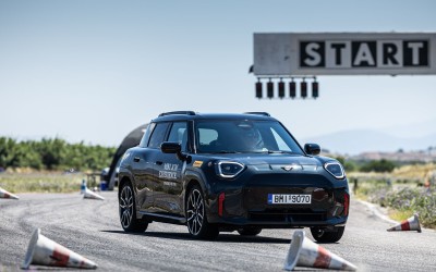 Οδηγούμε στην πίστα των Μεγάρων όλα τα MINI John Cooper Works