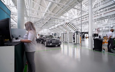 Η κυρία που υποκλίνονται στη Bentley – Κάθε απαίτησή της γίνεται πράξη