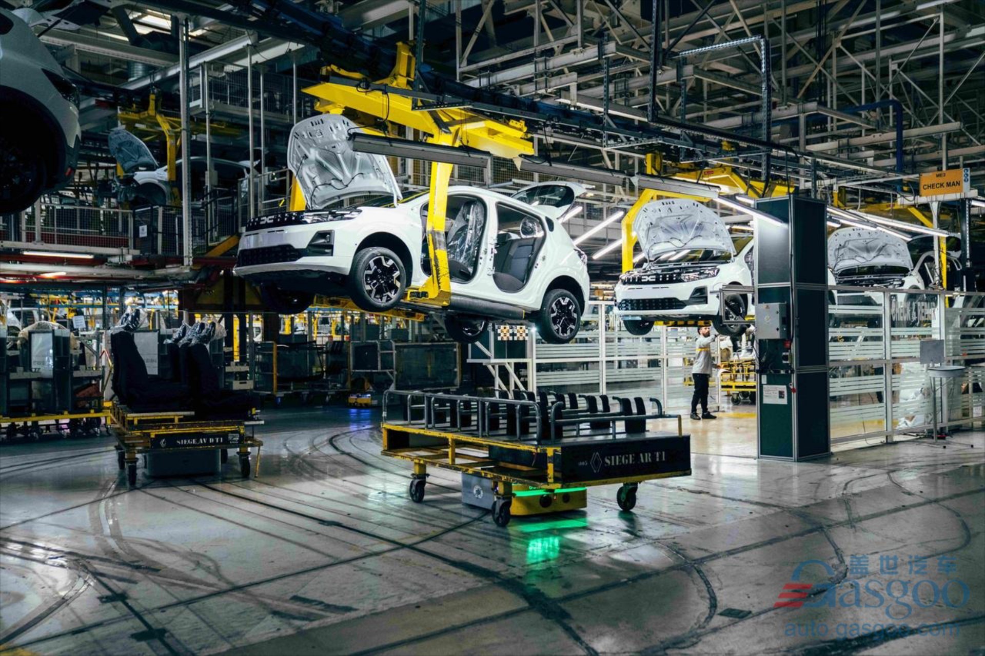 Το κόλπο της Renault στο στενό του Γιβραλτάρ – Και τα 400.000 αυτοκίνητα 