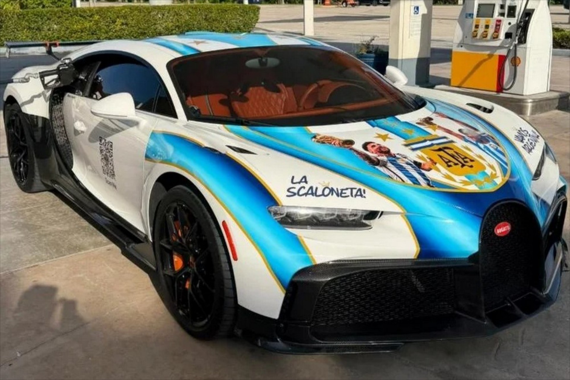 Influencer έντυσε Bugatti αξίας 4,5 εκατ. ευρώ με τον Μέσι