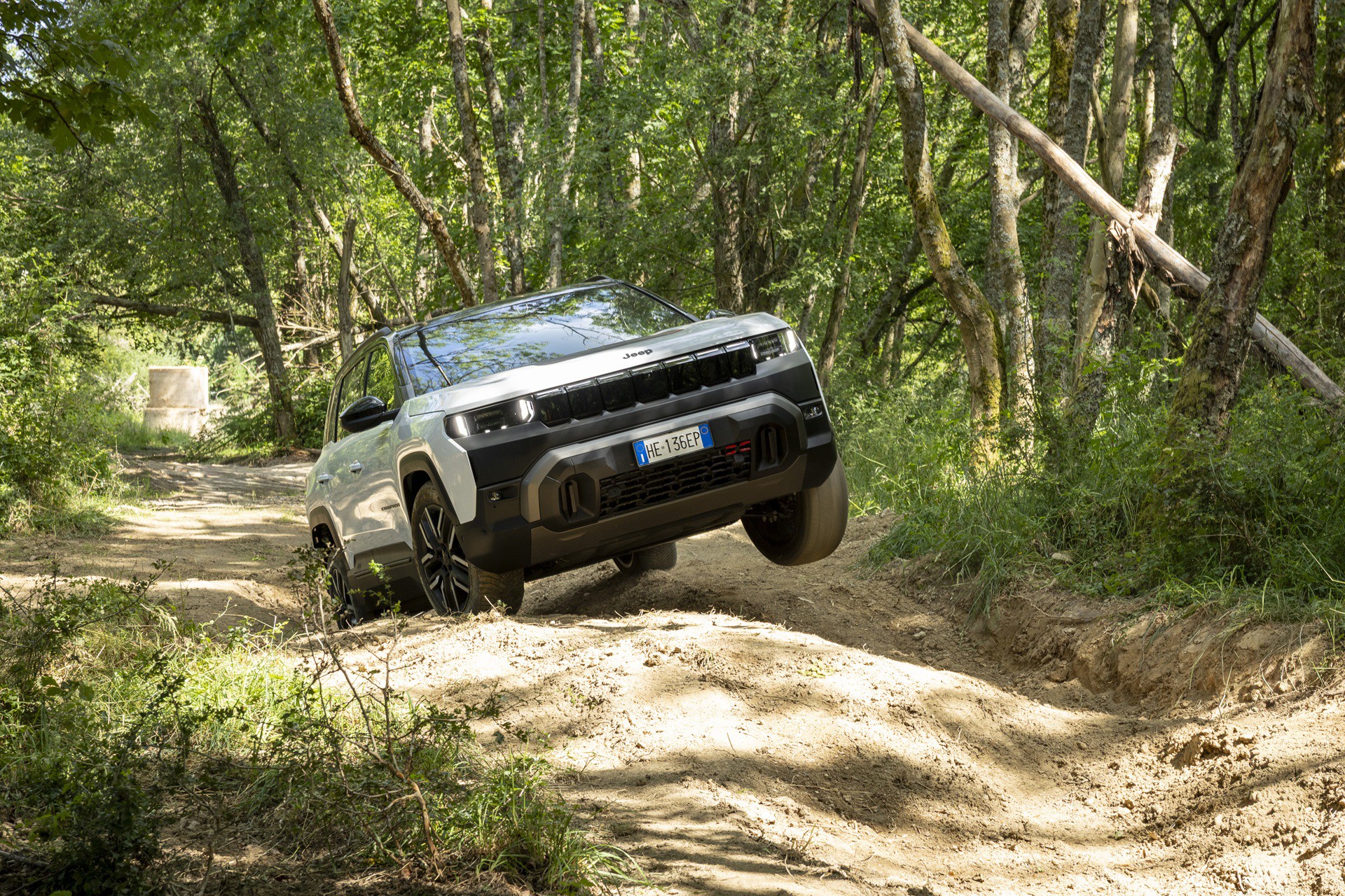 Αποστολή στη Γερμανία: Οδηγούμε το νέο Jeep Compass 4xe! [video]