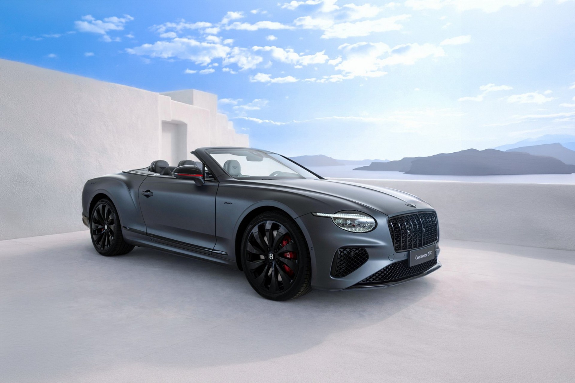 Στην Ελλάδα οι δύο πιο σπάνιες Bentley – Έχουν εμπνευστεί από την Καλντέρα της Σαντορίνης