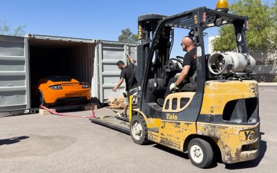 Τα Tesla που είχαν χαθεί για 13 χρόνια - Βρέθηκαν άθικτα μέσα σε κοντέινερ