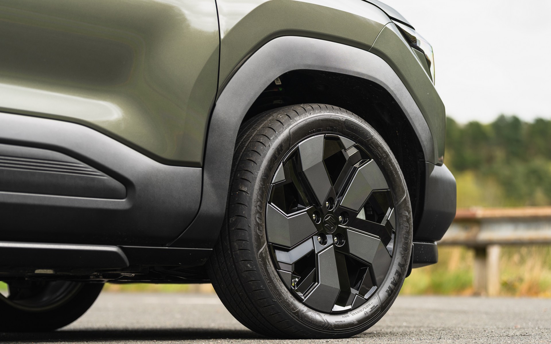 Μείωση τιμής που φτάνει τα 3.000 ευρώ για το SUV της Suzuki