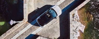 Όφελος έως 2.500 ευρώ και 8ετή εργοστασιακή εγγύηση για το υβριδικό Jeep