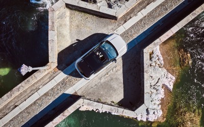 Όφελος έως 2.500 ευρώ και 8ετή εργοστασιακή εγγύηση για το υβριδικό Jeep