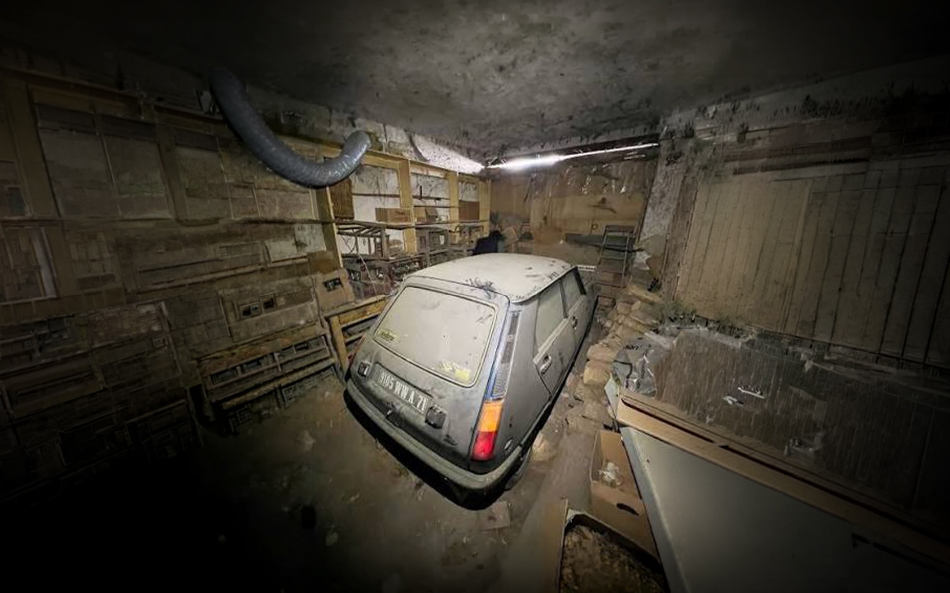 Renault 5 βρέθηκε σε αχυρώνα μετά από 44 χρόνια - Δεν το οδήγησε ποτέ κανείς