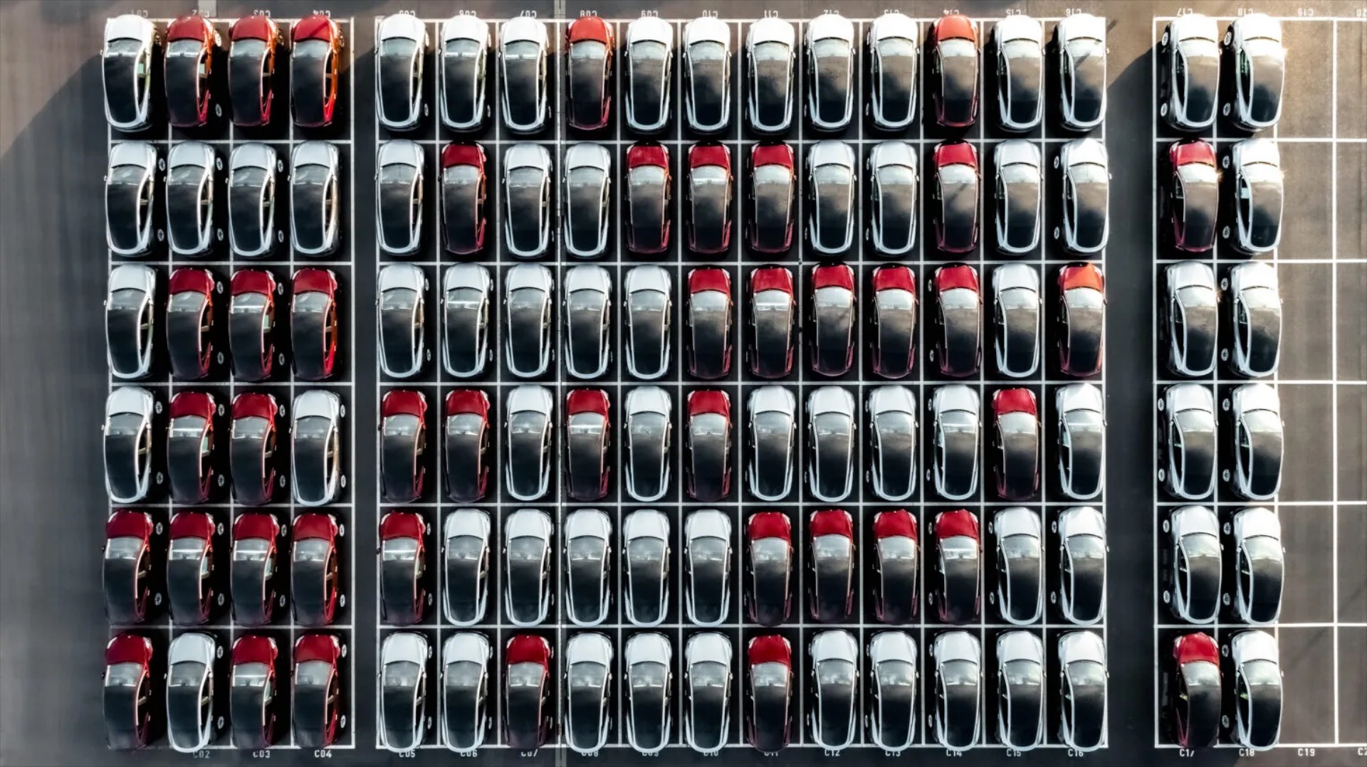 Το πλοίο που φόρτωσε τα περισσότερα Tesla στον κόσμο – Έφθαναν σε μήκος τα 35 χιλιόμετρα