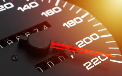 Έρχεται απαγόρευση στην ταχύτητα – Όπως το κάπνισμα στα αεροπλάνα