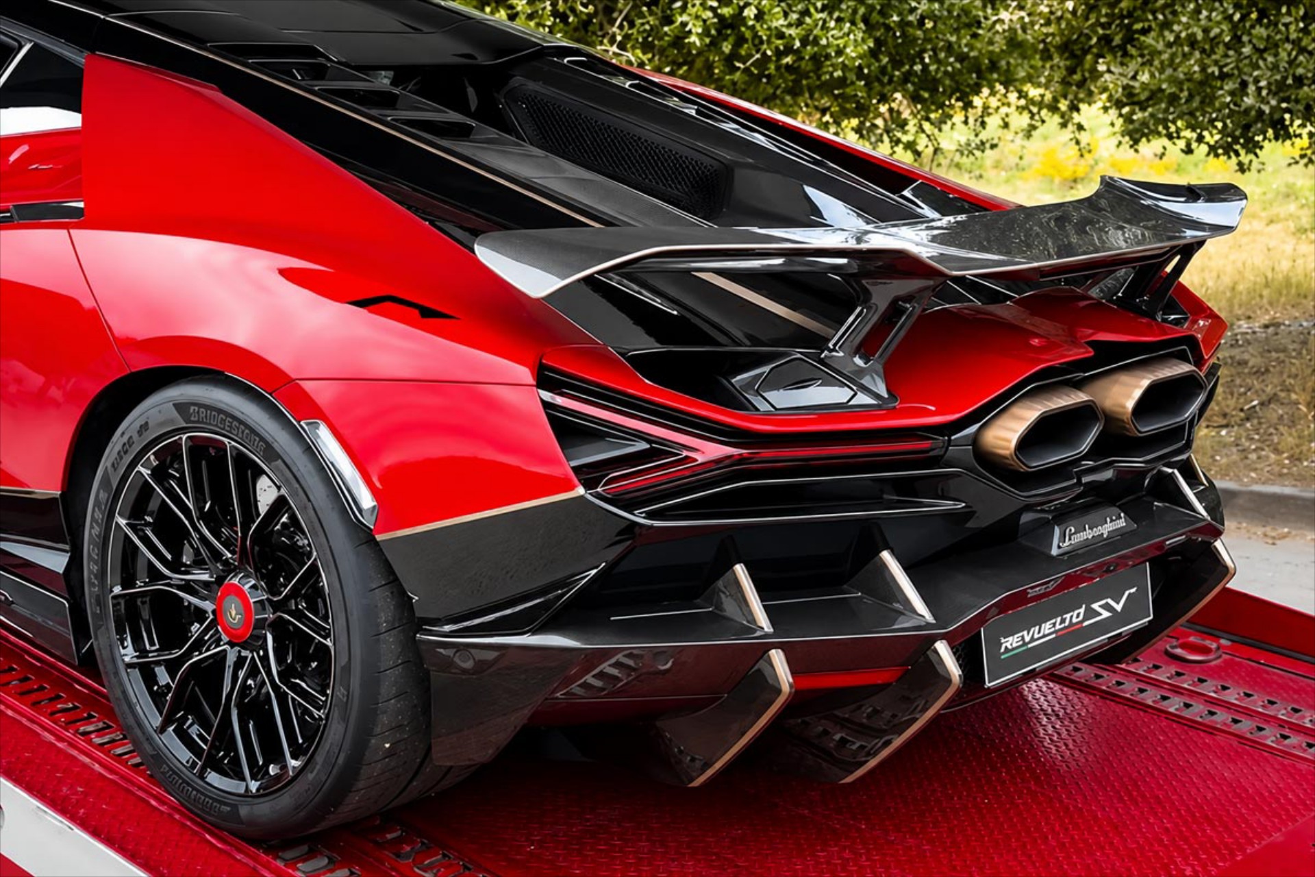 Ο 26χρονος που παρέλαβε την πρώτη Lamborghini Revuelto SV – Πρόσθεσε 1 εκατομμύριο σε έξτρα εξοπλισμό