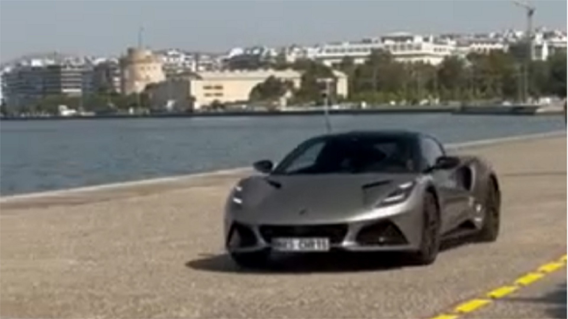 Θεσσαλονίκη: Ποιο ήταν το supercar που προκάλεσε χαμό στο πλακόστρωτο της Νέας Παραλίας (video)