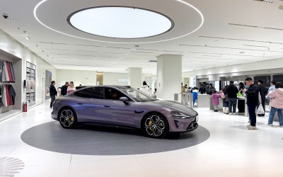 Πετάει ο κινεζικός κολοσσός των smartphone - Σε 2,5 χρόνια έχει πουλήσει 750.000 αυτοκίνητα
