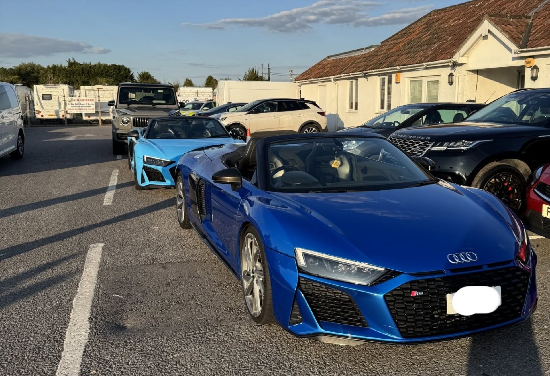 Γαμήλια συνοδεία από supercar κατέληξε στο τμήμα – Κατασχέθηκαν όλα τα αυτοκίνητα