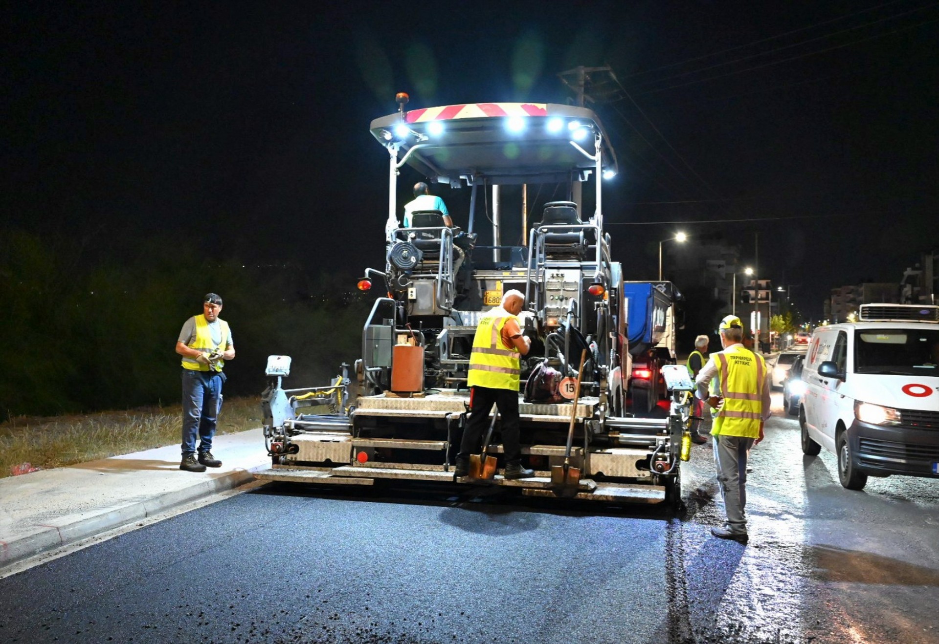 Αλλάζουν την άσφαλτο σε 8 μεγάλους δρόμους της Αττική – Δείτε πού