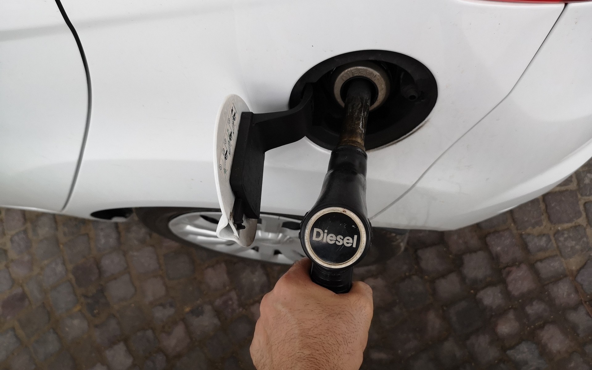 Οι Γερμανοί έχουν πρόβλημα – Το diesel ανεβαίνει προς τα 3 ευρώ το λίτρο