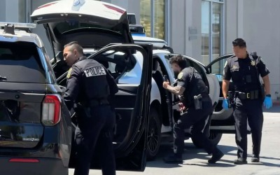 Κουβαλούσαν όπλο και τους έπιασε ένα αυτοκίνητο χωρίς οδηγό