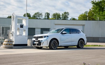 Ακόμα πιο κοντά στην παραγωγή η BMW iX5 με τον κινητήρα υδρογόνου! 